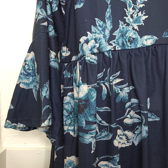 Suzanne Betro Women's Blue Floral Top | 1X - Picture 5 of 7